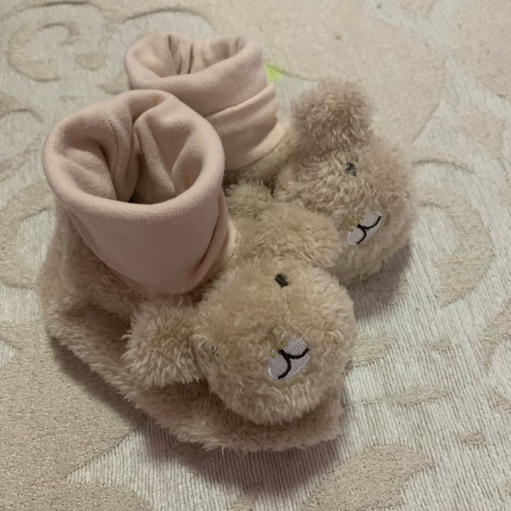Slipper 24 months for baby and UGG boots